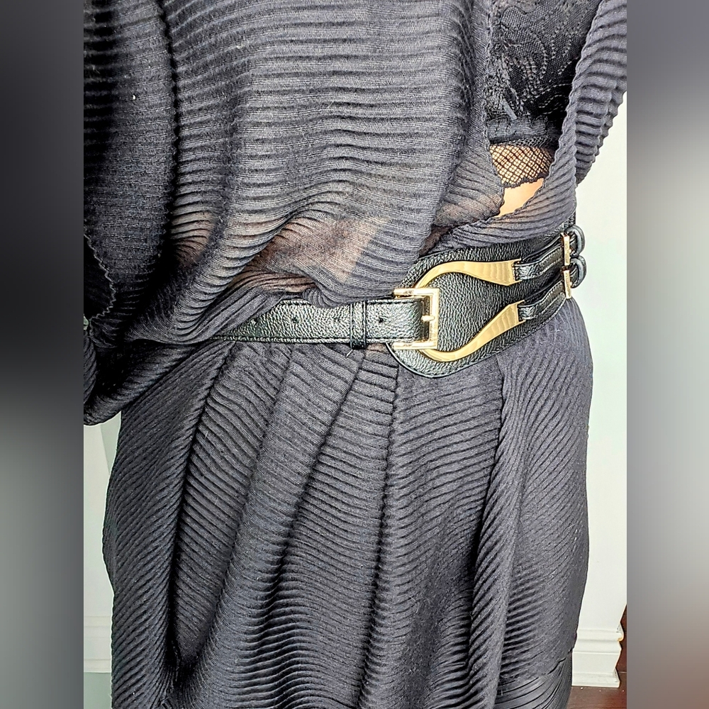 Elegant Black Leather Belt with Gold Buckle - Picture 6 of 10